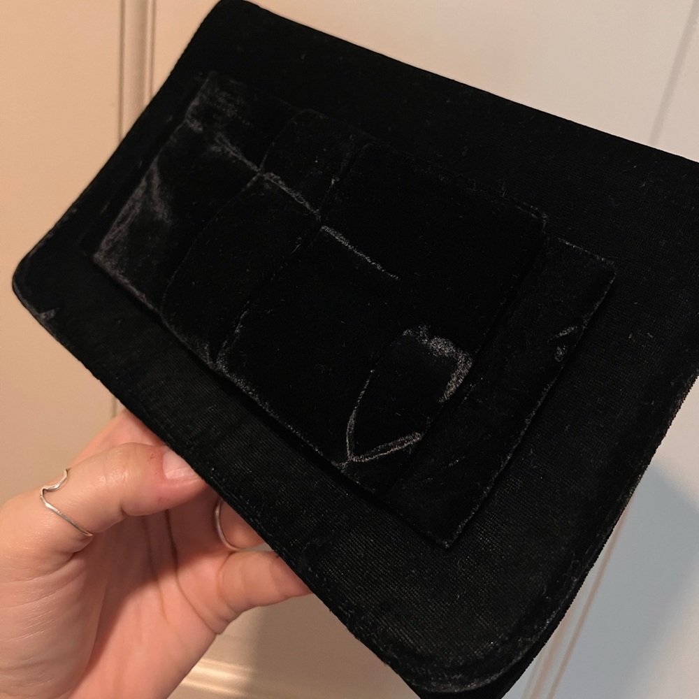 Shiraleah Chicago Black Velvet Clutch